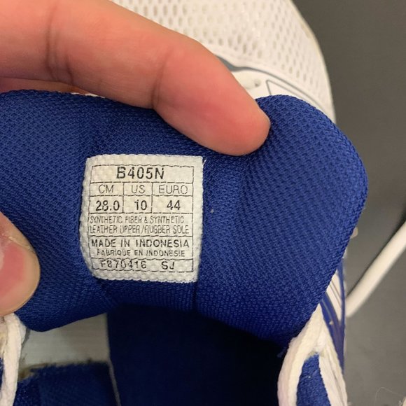 Asics White Indoor sports shoes sinze US 10 - Picture 3 of 4